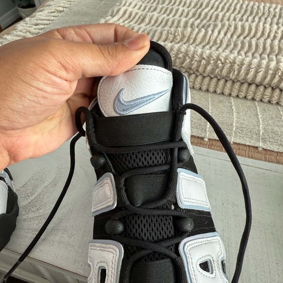 Nike Men’s Air More Uptempo Black and White Sneakers SZ 8 Good Condition - Picture 8 of 8